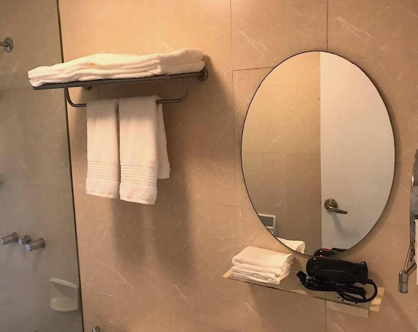 Spacious Bgc 2 Bedroom With A View Manila Esterno foto