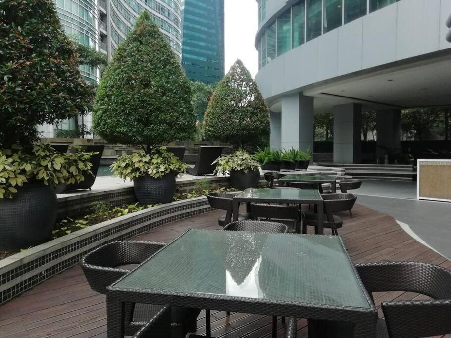 Spacious Bgc 2 Bedroom With A View Manila Esterno foto