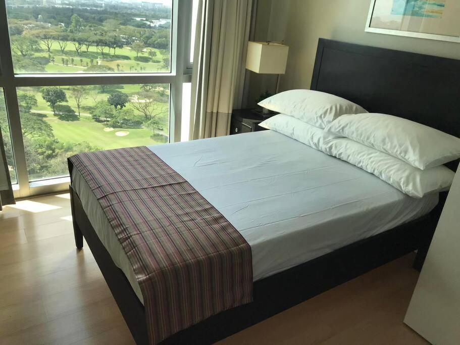 Spacious Bgc 2 Bedroom With A View Manila Esterno foto