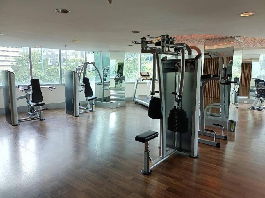 Spacious Bgc 2 Bedroom With A View Manila Esterno foto