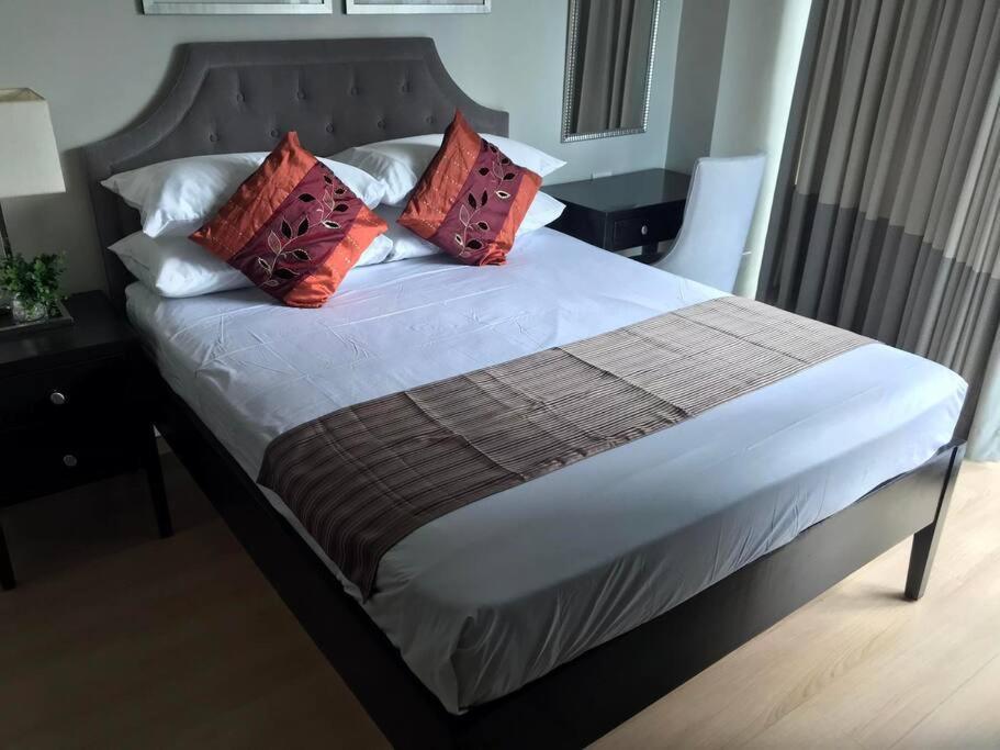 Spacious Bgc 2 Bedroom With A View Manila Esterno foto