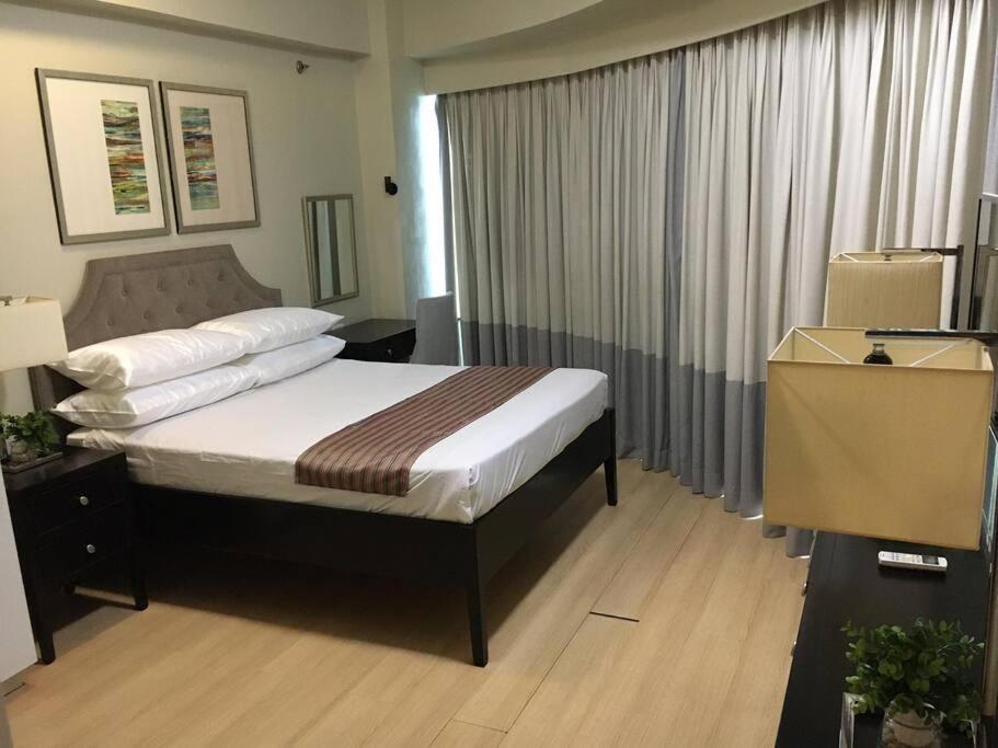 Spacious Bgc 2 Bedroom With A View Manila Esterno foto