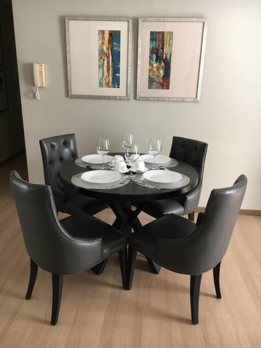 Spacious Bgc 2 Bedroom With A View Manila Esterno foto