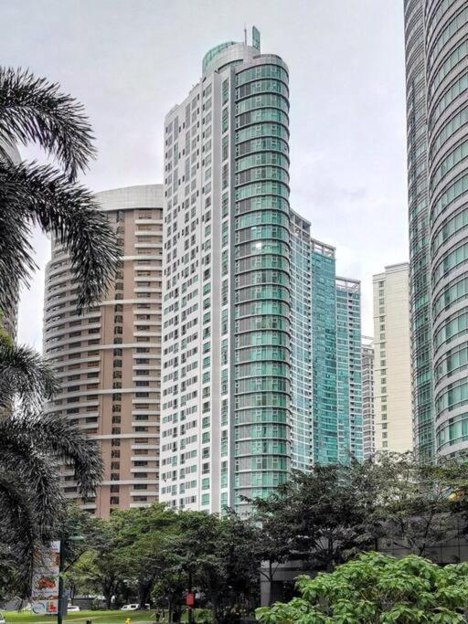 Spacious Bgc 2 Bedroom With A View Manila Esterno foto