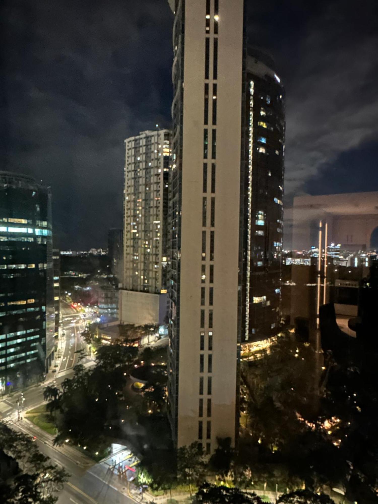 Spacious Bgc 2 Bedroom With A View Manila Esterno foto